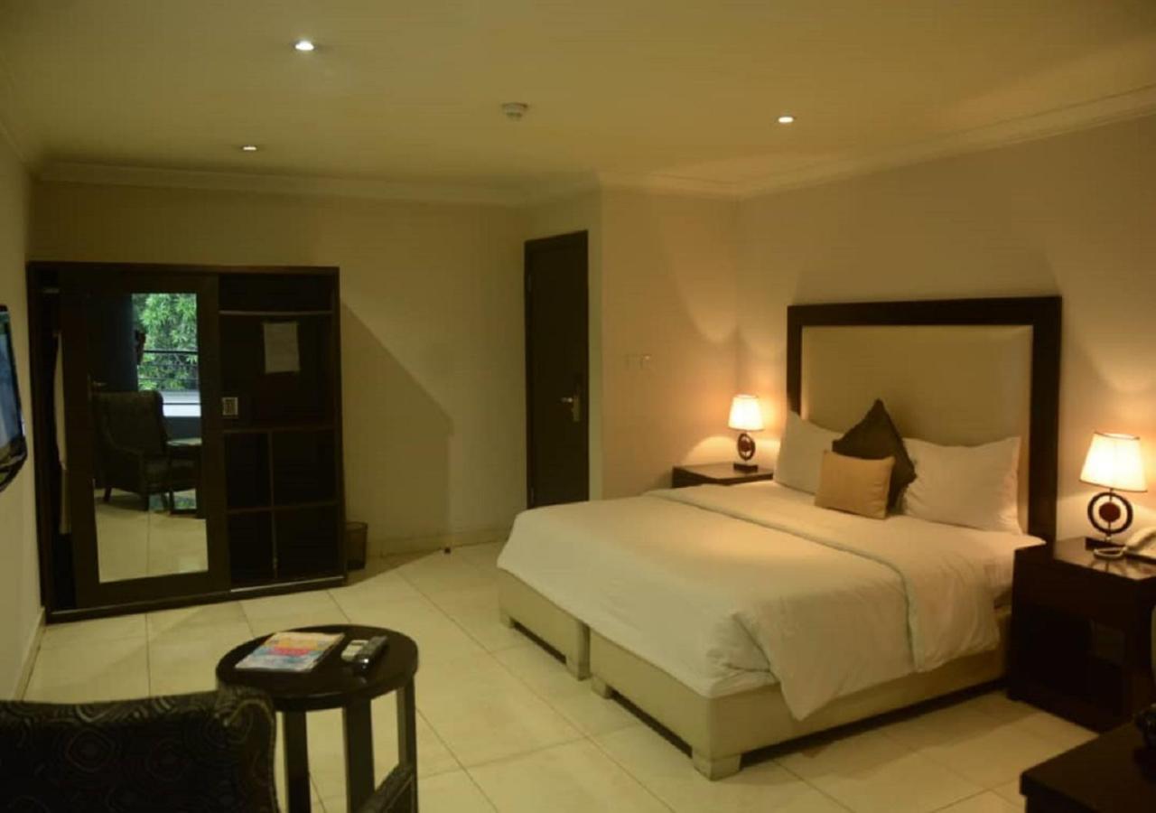 S & S Hotel & Suites Lagos Exterior photo